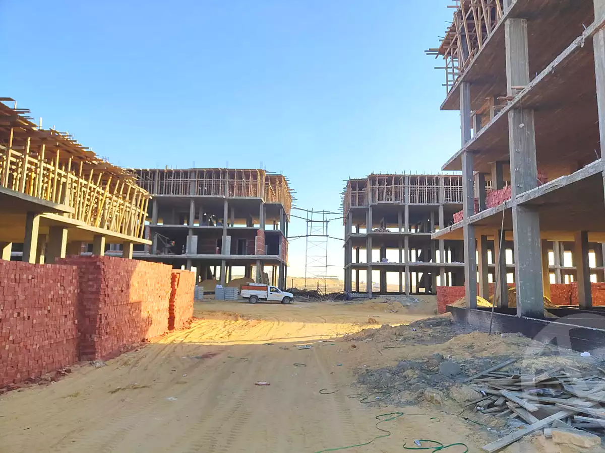 https://aqarmap.com.eg/ar/listing/6941290-for-sale-cairo-el-sheikh-zayed-city-lshykh-zyd-ljdyd-lugar-compound-gates