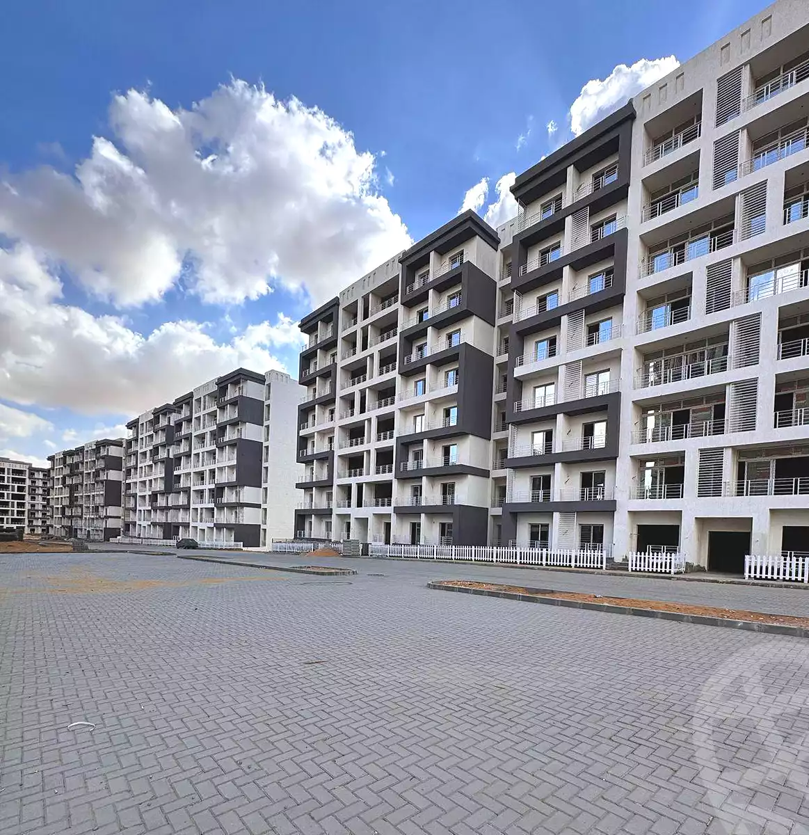 https://aqarmap.com.eg/ar/listing/6942199-for-sale-cairo-new-administrative-capital-r7-kmbwnd-stw