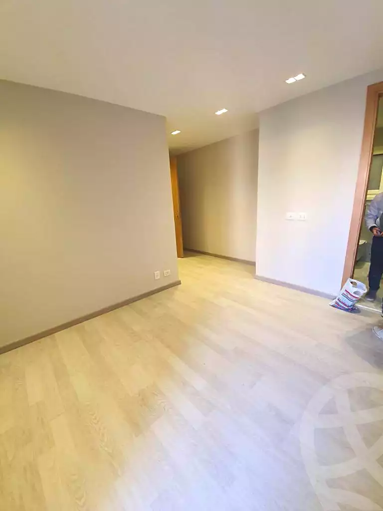 https://aqarmap.com.eg/en/listing/6943355-for-sale-cairo-new-cairo-compounds-mountain-view-hyde-park