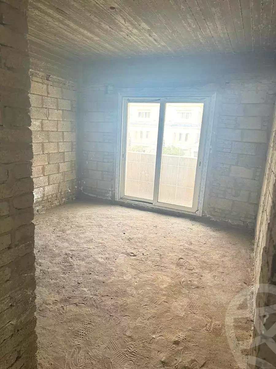 https://aqarmap.com.eg/en/listing/6956620-for-sale-cairo-new-cairo-compounds-mountain-view-hyde-park