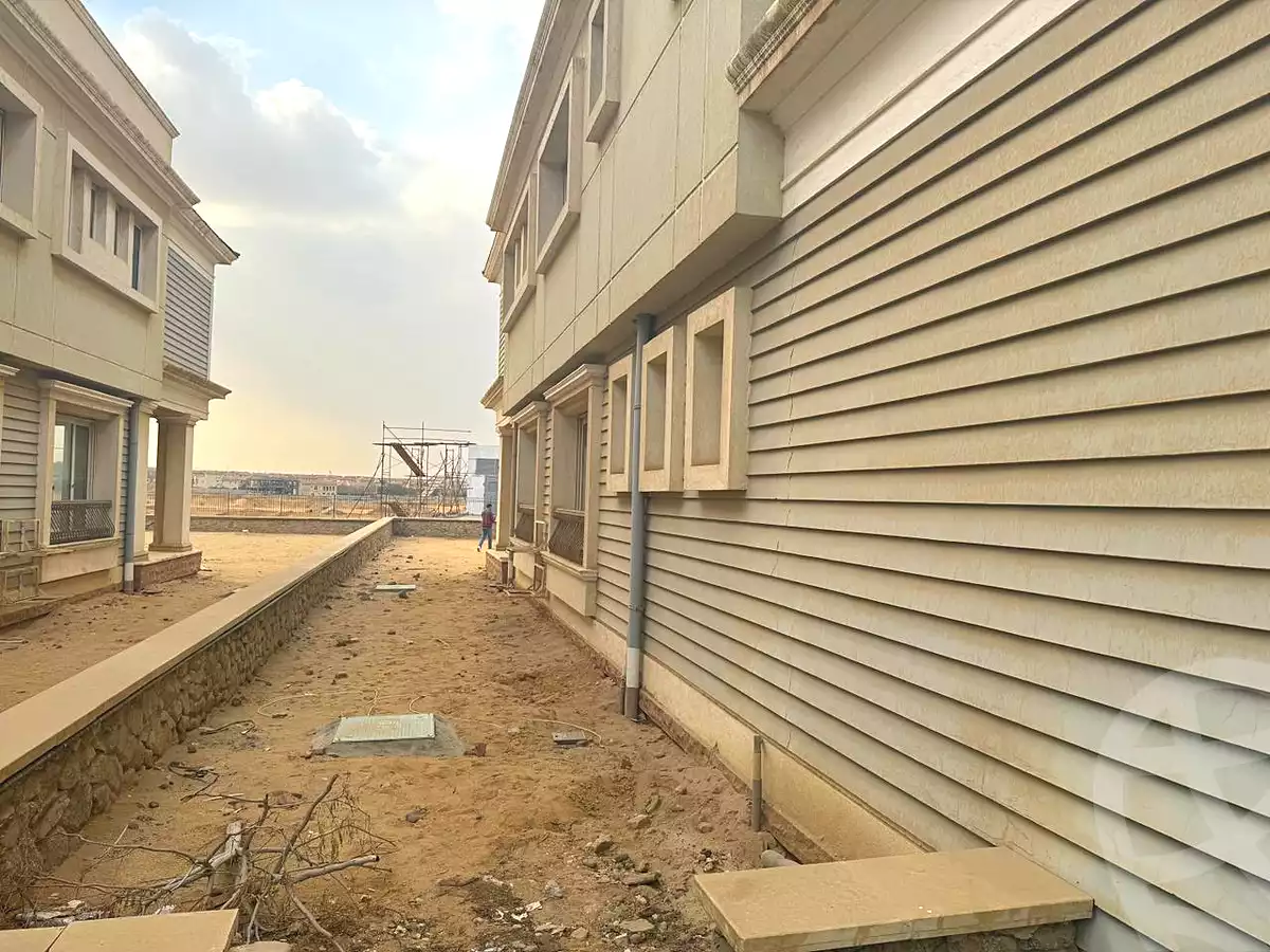 https://aqarmap.com.eg/en/listing/6956620-for-sale-cairo-new-cairo-compounds-mountain-view-hyde-park