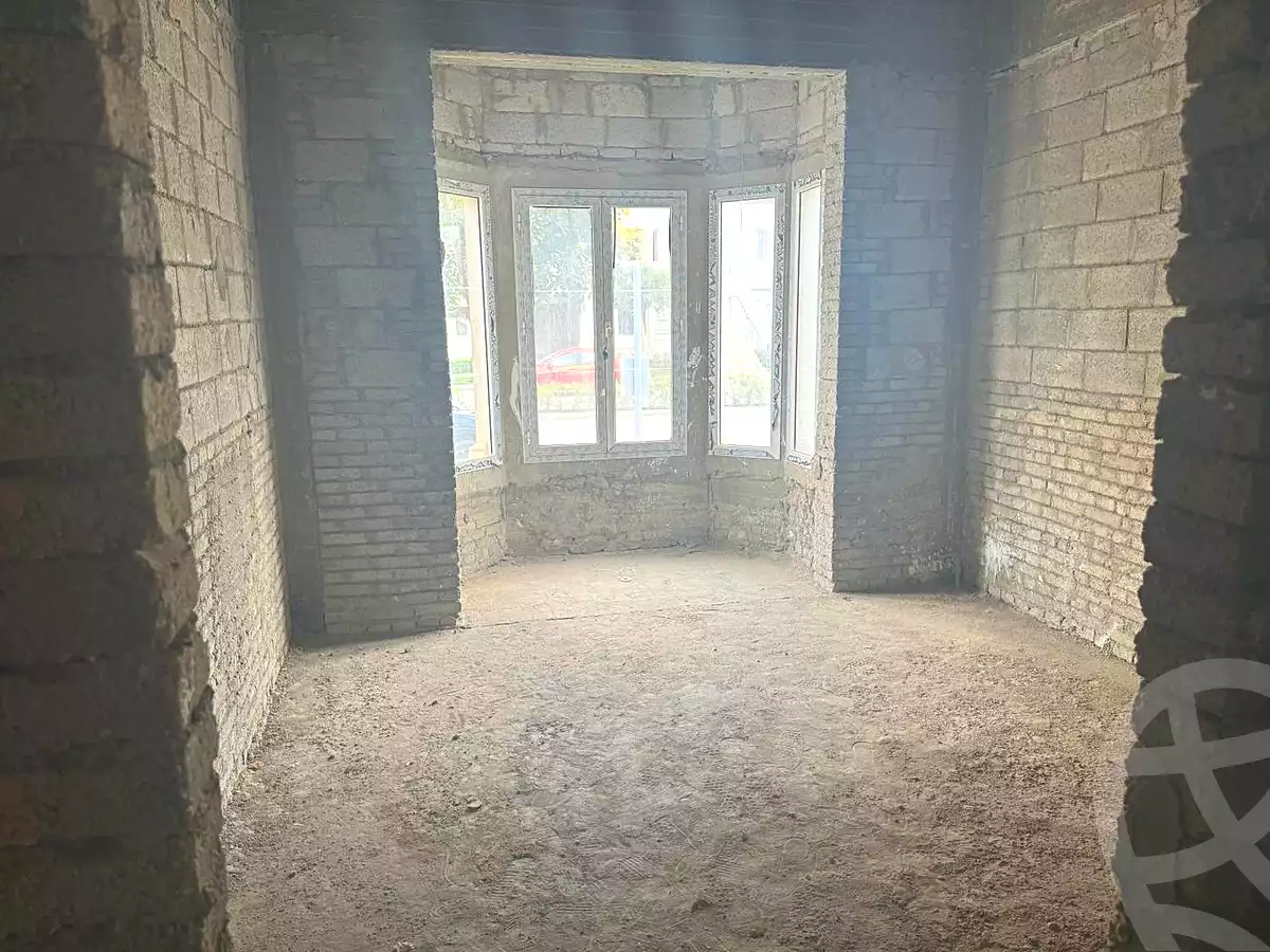 https://aqarmap.com.eg/en/listing/6956620-for-sale-cairo-new-cairo-compounds-mountain-view-hyde-park