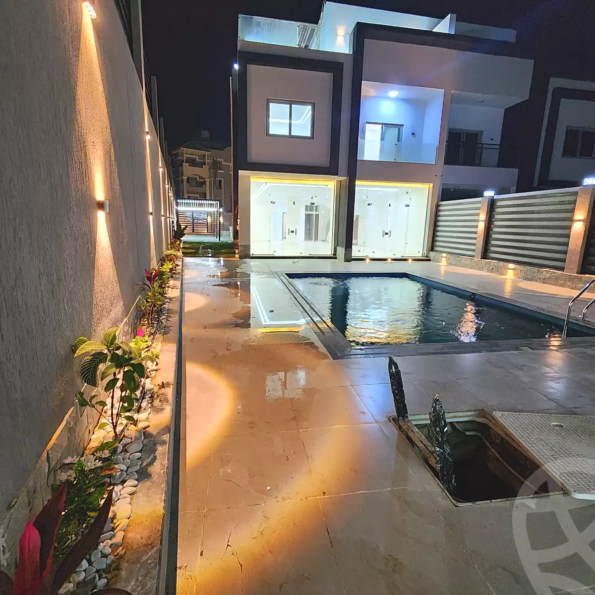 https://aqarmap.com.eg/ar/listing/6956701-for-sale-cairo-el-sheikh-zayed-city-compounds-el-khamayel