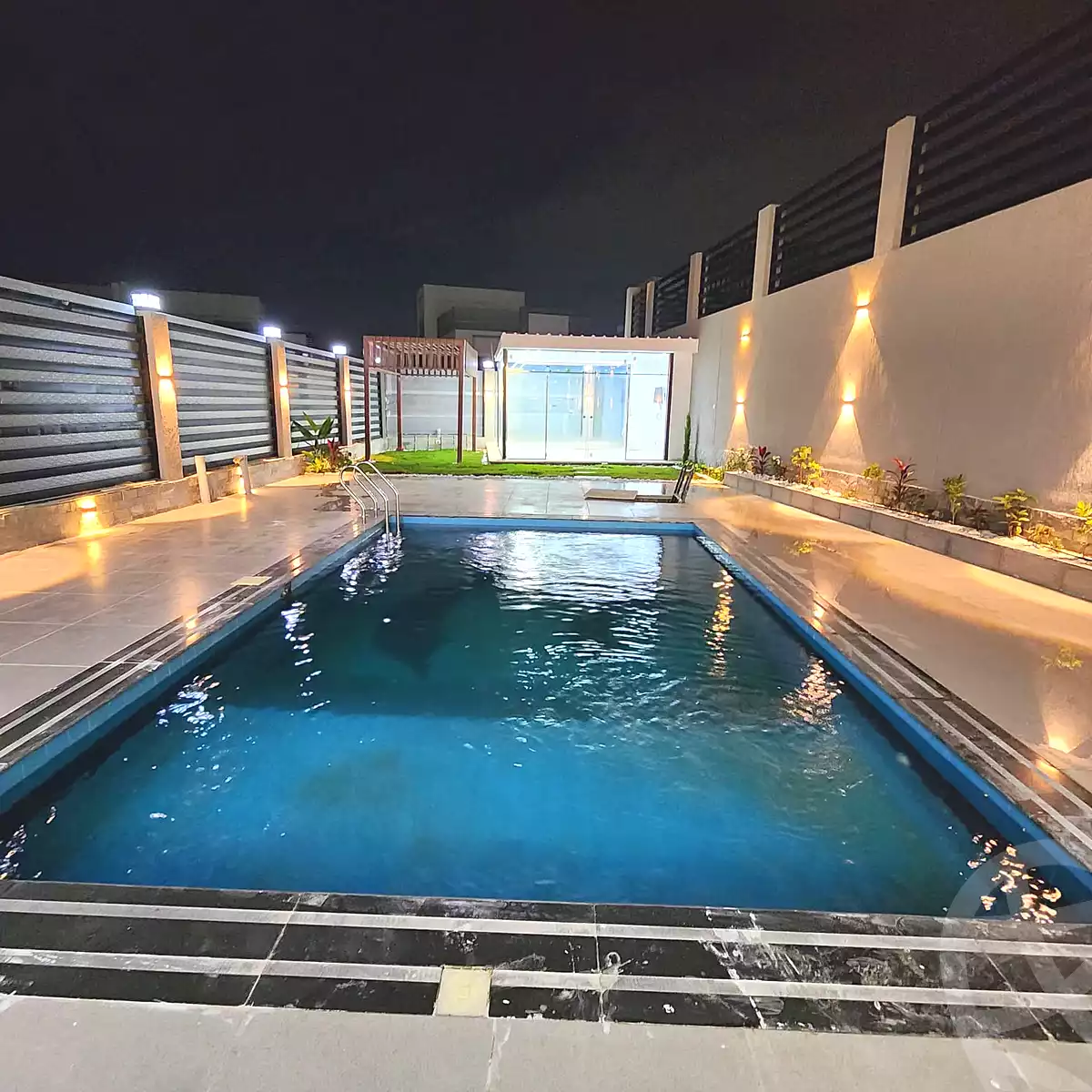 https://aqarmap.com.eg/ar/listing/6956701-for-sale-cairo-el-sheikh-zayed-city-compounds-el-khamayel
