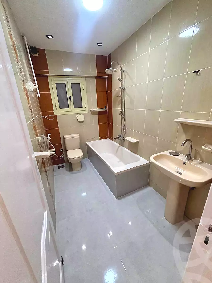 https://aqarmap.com.eg/ar/listing/6958293-for-sale-alexandria-sydy-bshr-sydy-bshr-bhry-amr-el-nogomy-st