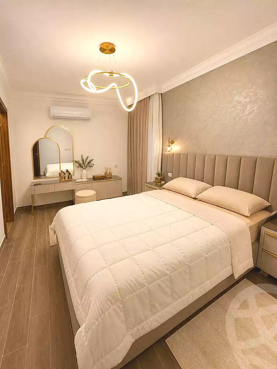 https://aqarmap.com.eg/en/listing/6961175-for-sale-cairo-new-cairo-compounds-mountain-view-hyde-park