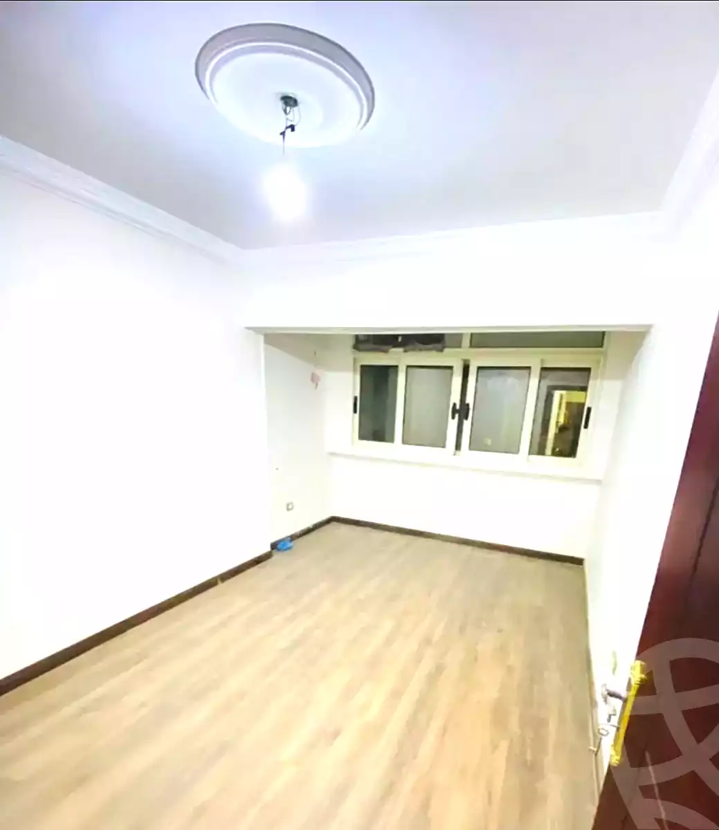 https://aqarmap.com.eg/ar/listing/6961395-for-sale-alexandria-el-mandara-alex-el-mandara-bahri-sidi-kamal-st