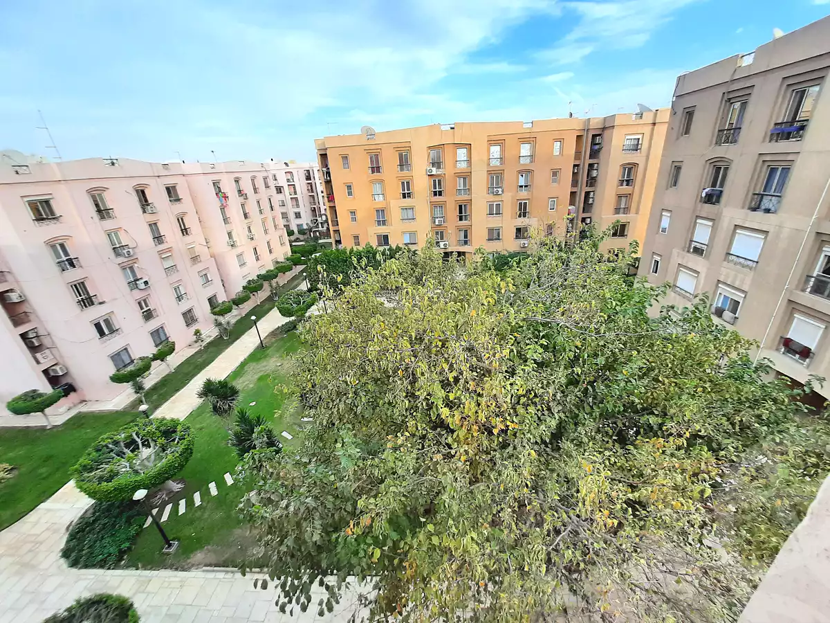 https://aqarmap.com.eg/ar/listing/6961393-for-rent-cairo-new-cairo-lrhb-city-phase-1-ahmed-rami-st