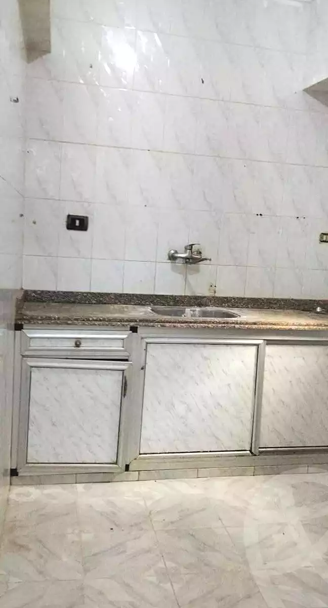 https://aqarmap.com.eg/ar/listing/6962096-for-sale-alexandria-al-agamy-el-hanouvel-el-kholafaa-el-rashdeen-st