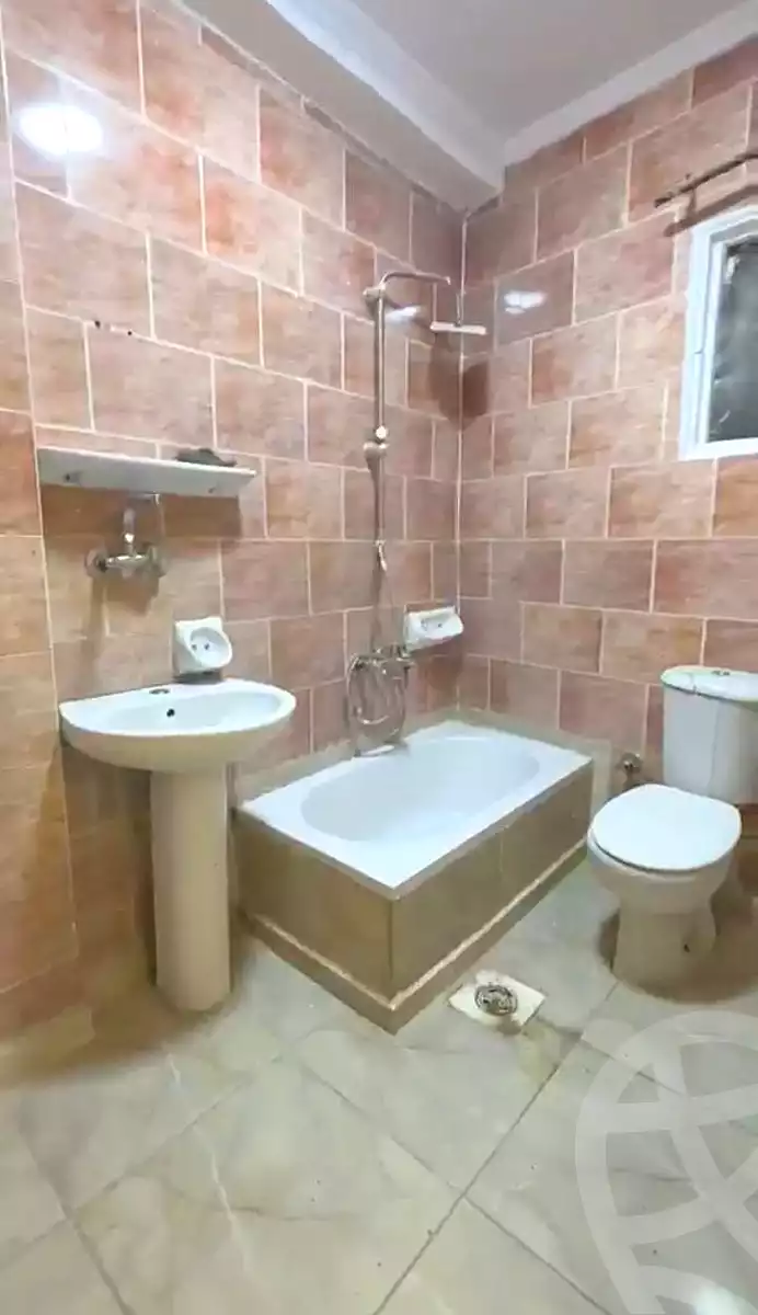 https://aqarmap.com.eg/ar/listing/6963490-for-sale-alexandria-el-asafra-shr-45