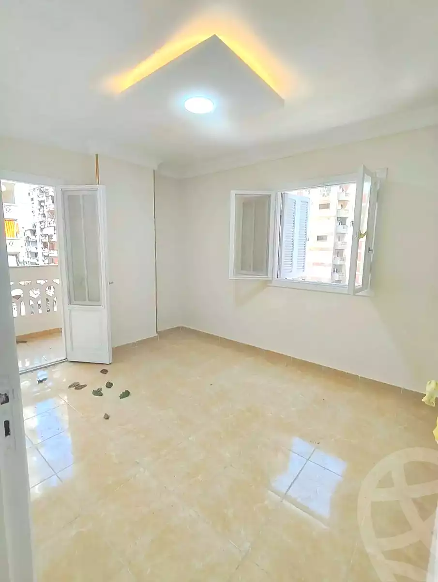 https://aqarmap.com.eg/ar/listing/6963856-for-sale-alexandria-sydy-bshr-sydy-bshr-bhry-khalil-hamada-st