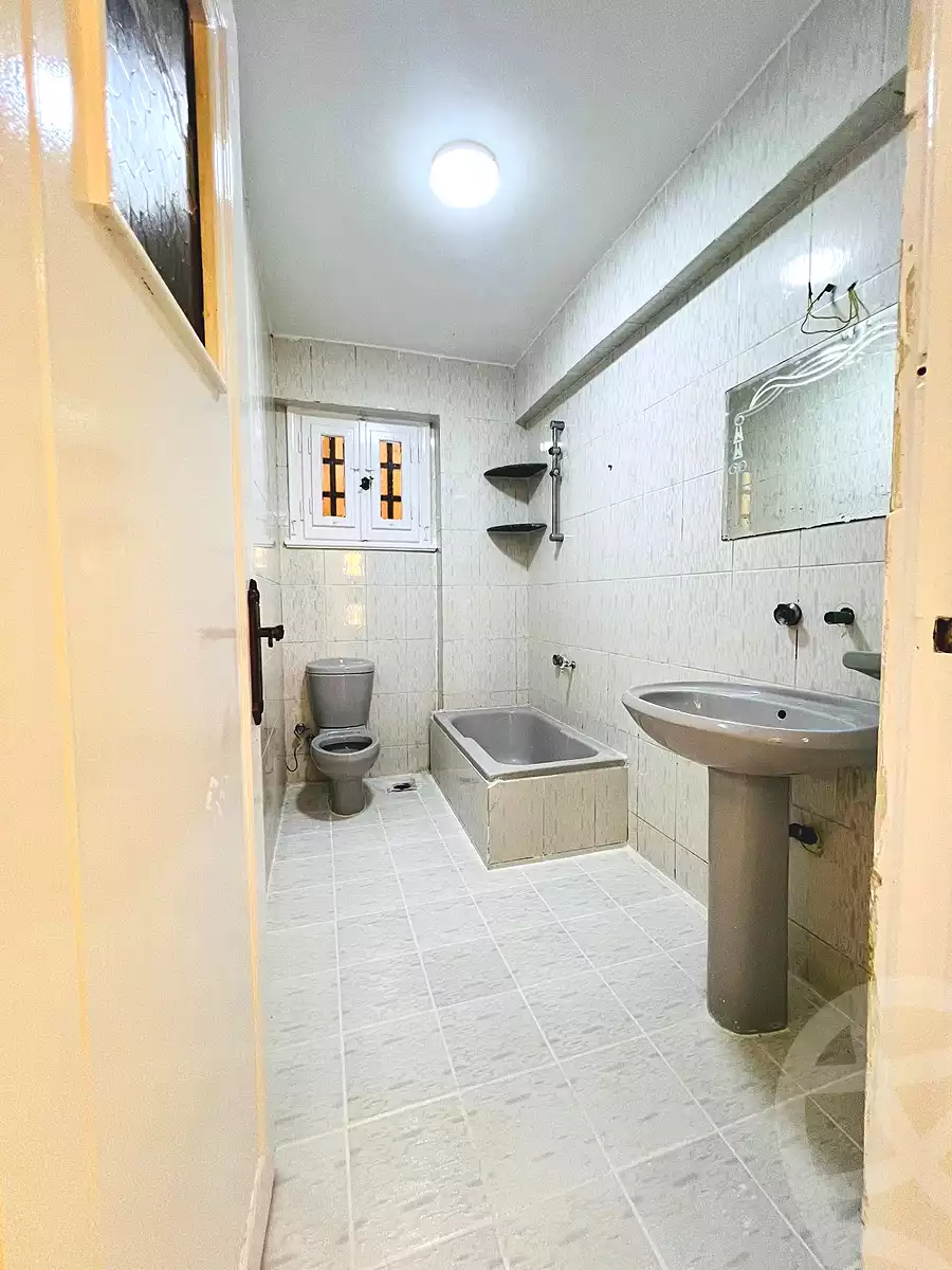 https://aqarmap.com.eg/ar/listing/6972596-for-sale-alexandria-al-agamy-shataa-el-nakheel