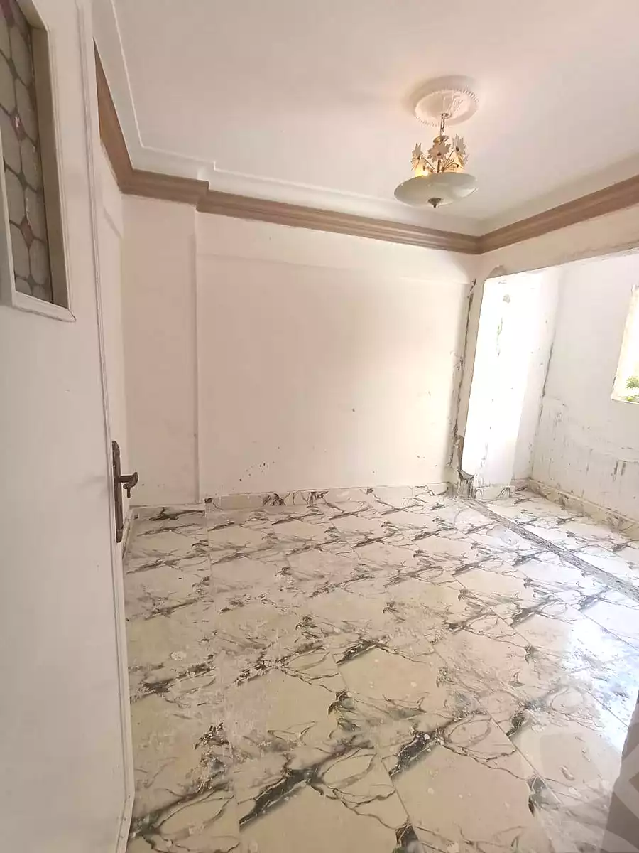 https://aqarmap.com.eg/ar/listing/6977870-for-sale-alexandria-al-agamy-bw-ywsf-hosni-mubarak-st