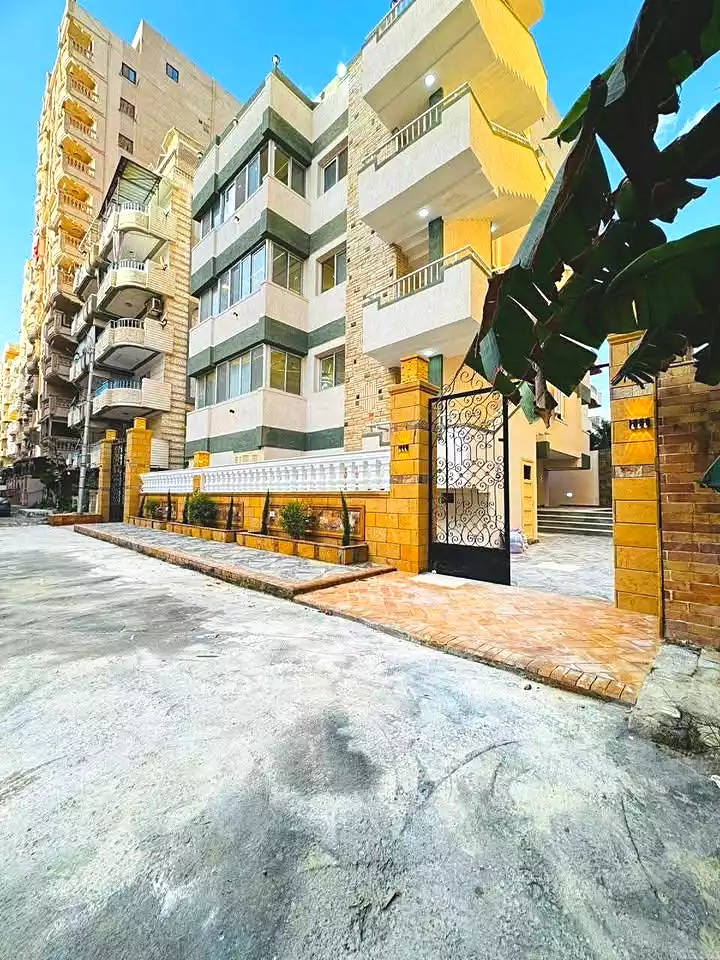 https://aqarmap.com.eg/ar/listing/6979772-for-sale-alexandria-al-agamy-shataa-el-nakheel-street-1