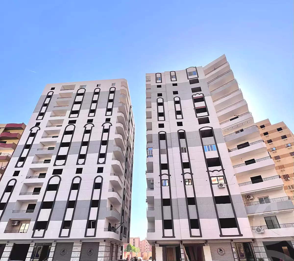 https://aqarmap.com.eg/ar/listing/6982826-for-sale-cairo-al-oubour-tryq-msr-sm-yly-lshrwy-el-nakheel-resort-amenhotep-and-october-co-operative-housing