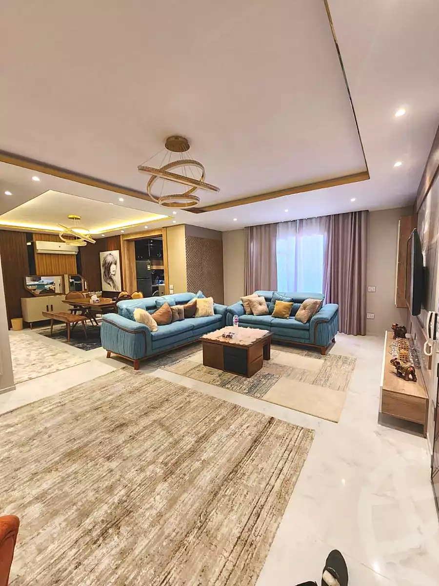 https://aqarmap.com.eg/ar/listing/6991237-for-sale-cairo-new-cairo-compounds-hyde-park-centre-ville-hyde-park