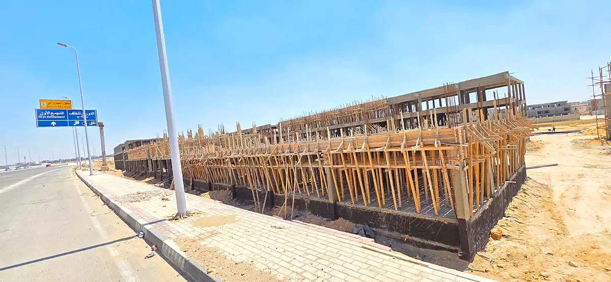 https://aqarmap.com.eg/en/listing/6991324-for-sale-cairo-new-cairo-compounds-dh-mdyn-ryzydns-yjy-jb