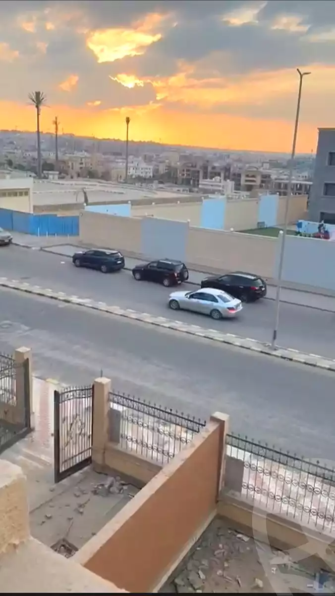 https://aqarmap.com.eg/ar/listing/6992159-for-sale-cairo-el-sheikh-zayed-city-compounds-el-khamayel