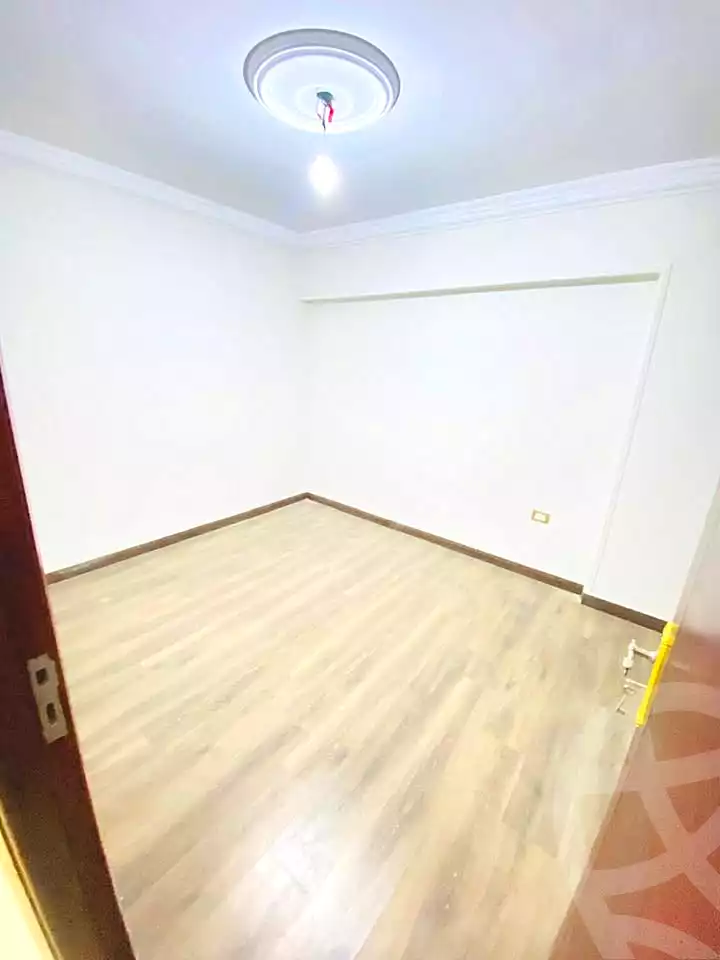 https://aqarmap.com.eg/ar/listing/6995723-for-sale-alexandria-el-mandara-alex-el-mandara-bahri-sidi-kamal-st