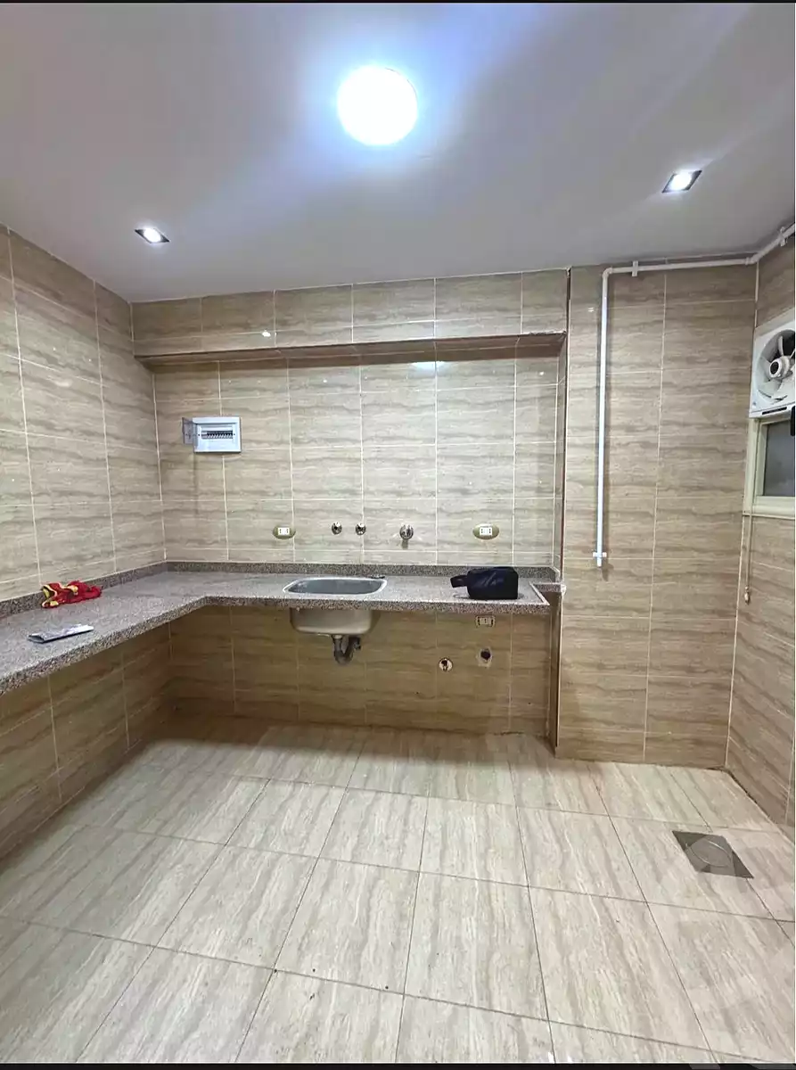 https://aqarmap.com.eg/ar/listing/7000999-for-sale-alexandria-sydy-bshr-sydy-bshr-bhry-shr-mhmwd-l-yswy