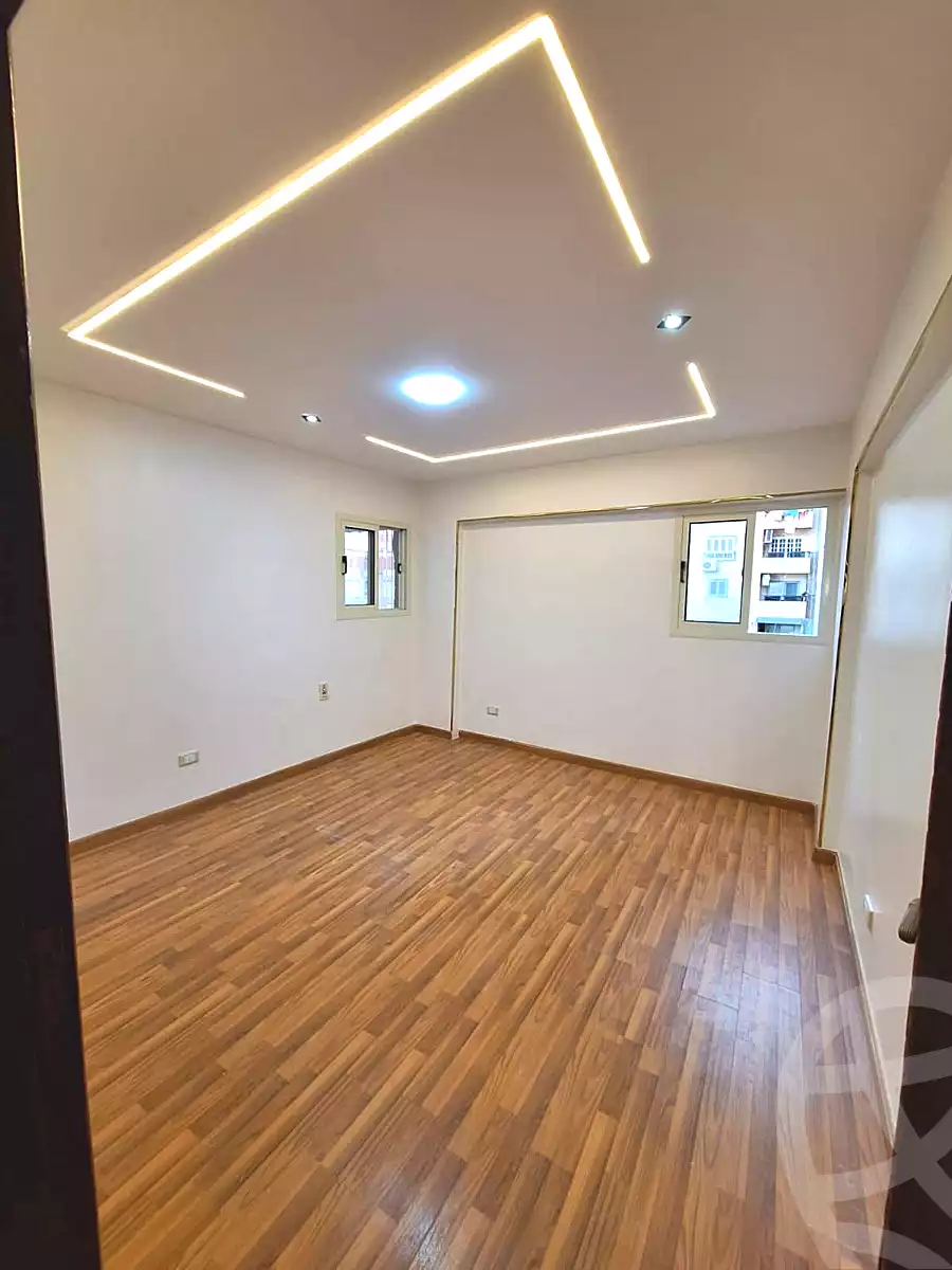 https://aqarmap.com.eg/en/listing/7005436-for-sale-alexandria-sydy-bshr-sydy-bshr-bhry-shr-khld-bn-lwlyd