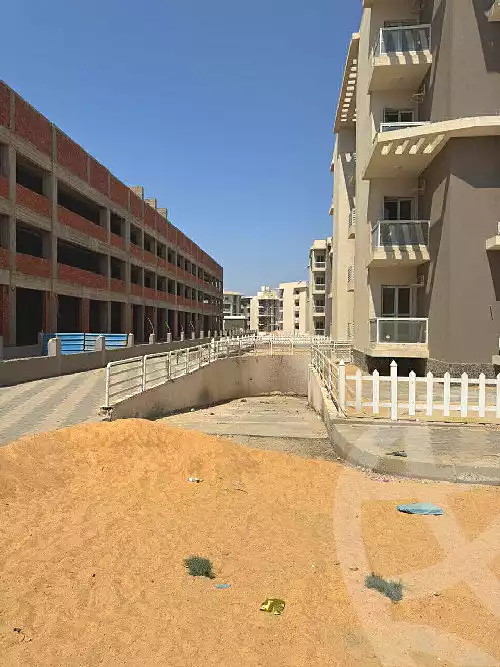 https://aqarmap.com.eg/ar/listing/7012707-for-sale-cairo-el-sheikh-zayed-city-compounds-el-khamayel
