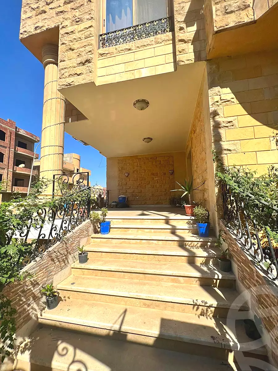 فيلا بـ٩ غرف نوم في مدينة الفردوس، صورة ٢ من ٤