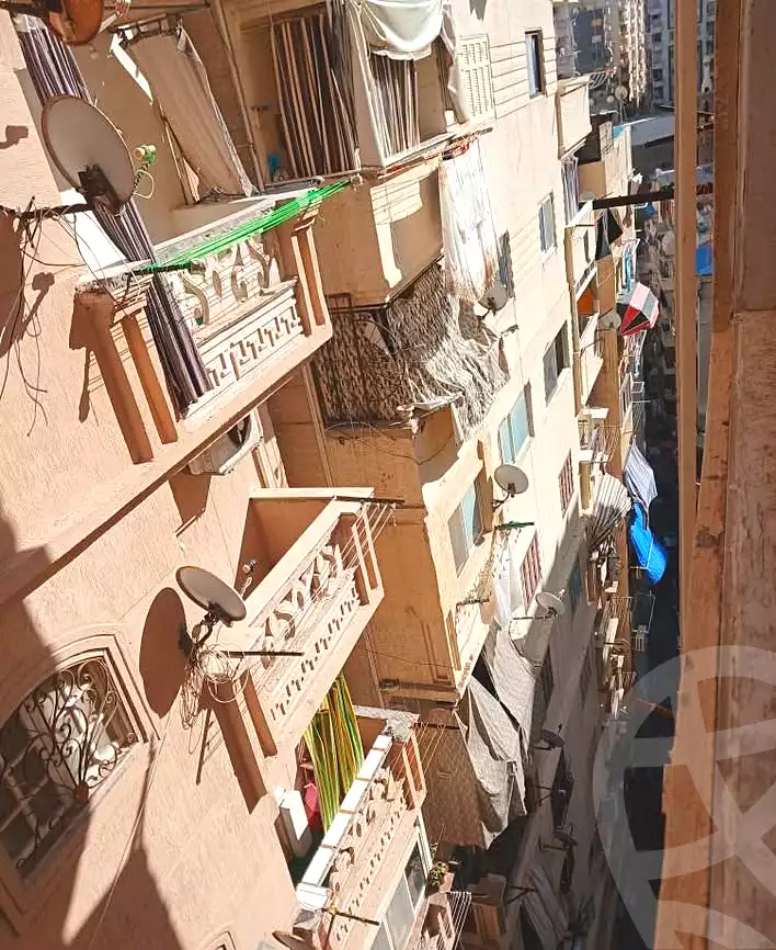 https://aqarmap.com.eg/ar/listing/7017782-for-rent-alexandria-el-asafra-salman-el-farsi-st