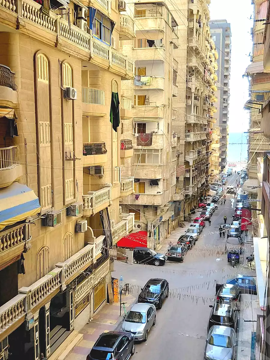 https://aqarmap.com.eg/ar/listing/7022898-for-sale-alexandria-sydy-bshr-sydy-bshr-bhry-shr-khld-bn-lwlyd