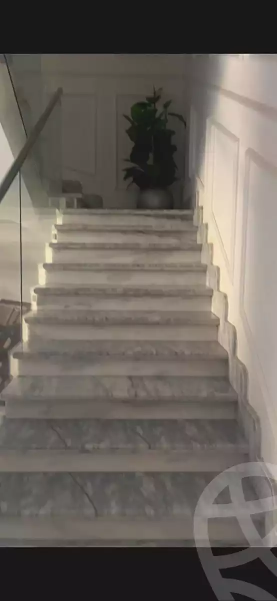 https://aqarmap.com.eg/ar/listing/7030808-for-sale-cairo-el-sheikh-zayed-city-compounds-el-khamayel