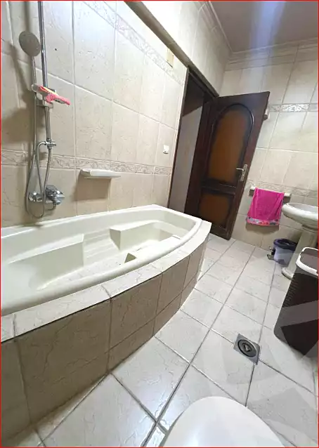 https://aqarmap.com.eg/ar/listing/7036587-for-sale-cairo-helwan-helwan-el-sharkeya-heidar-st