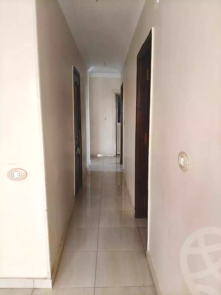 https://aqarmap.com.eg/ar/listing/7042128-for-sale-cairo-helwan-el-shareaa-el-sharby-st