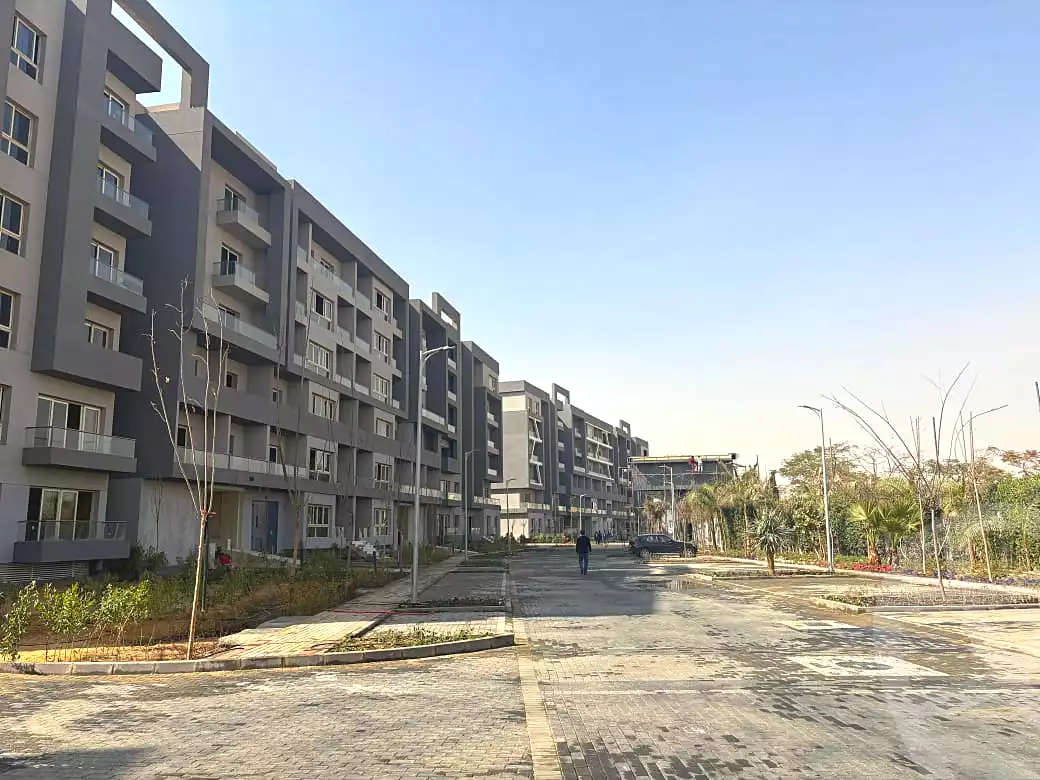 https://aqarmap.com.eg/ar/listing/7043360-for-sale-cairo-new-cairo-lmstqbl-syty-compounds-zyzyny-lmstqbl-rdk-llttwyr