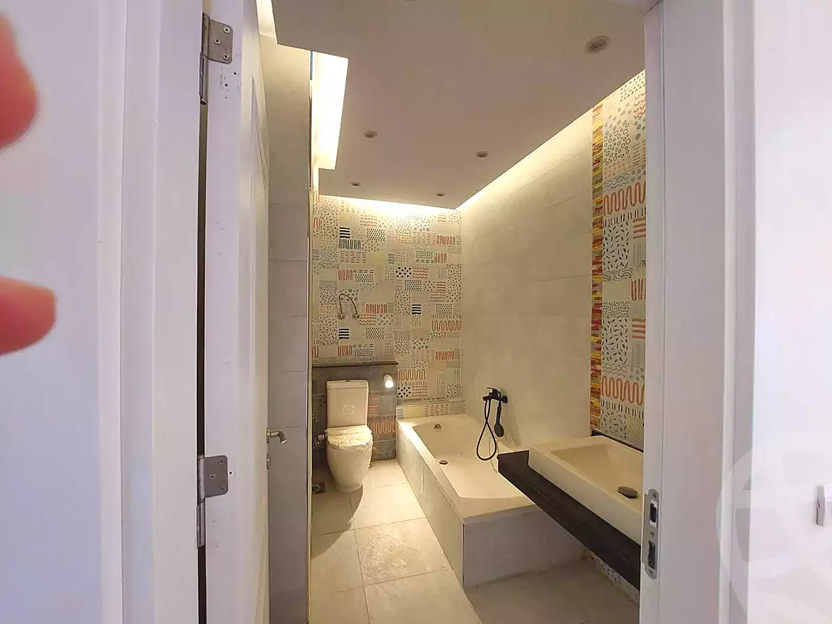 https://aqarmap.com.eg/en/listing/7043535-for-sale-cairo-new-cairo-compounds-hyde-park-centre-ville-hyde-park
