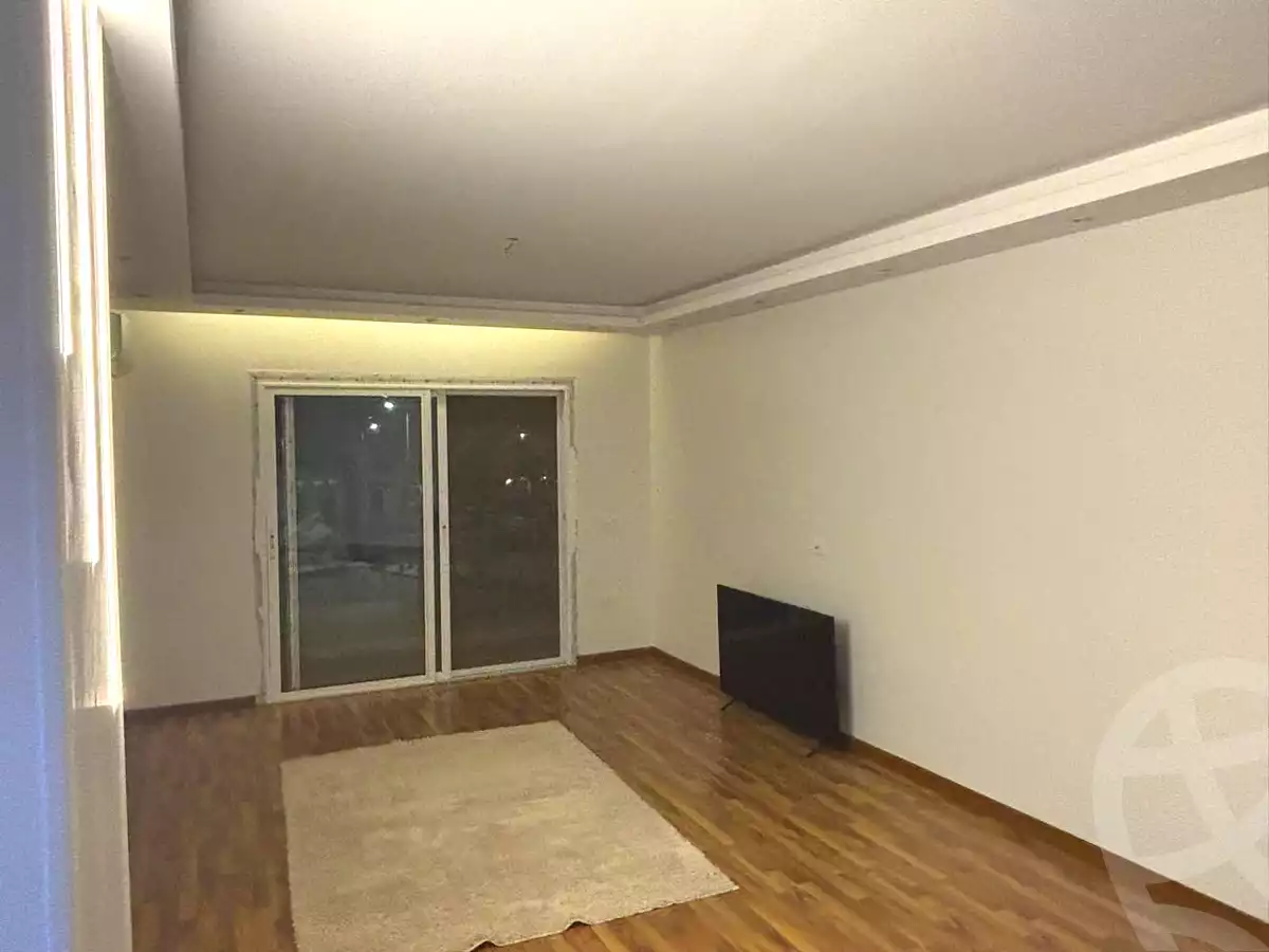https://aqarmap.com.eg/en/listing/7043535-for-sale-cairo-new-cairo-compounds-hyde-park-centre-ville-hyde-park
