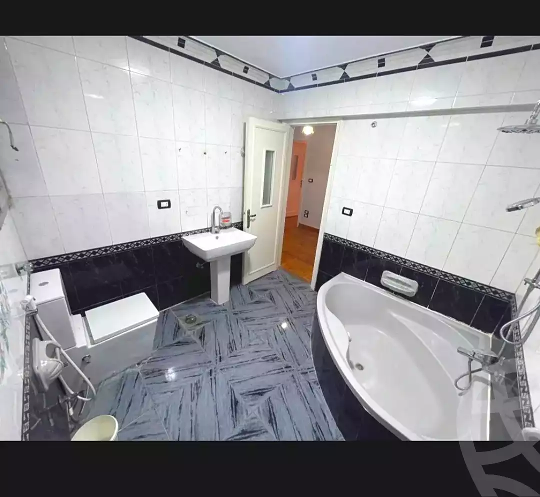 https://aqarmap.com.eg/en/listing/7046480-for-sale-alexandria-sydy-bshr-sydy-bshr-bhry-shr-khld-bn-lwlyd