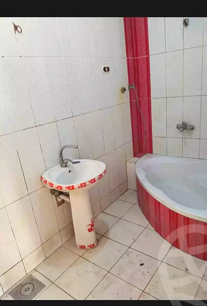 https://aqarmap.com.eg/ar/listing/7050910-for-rent-alexandria-miami