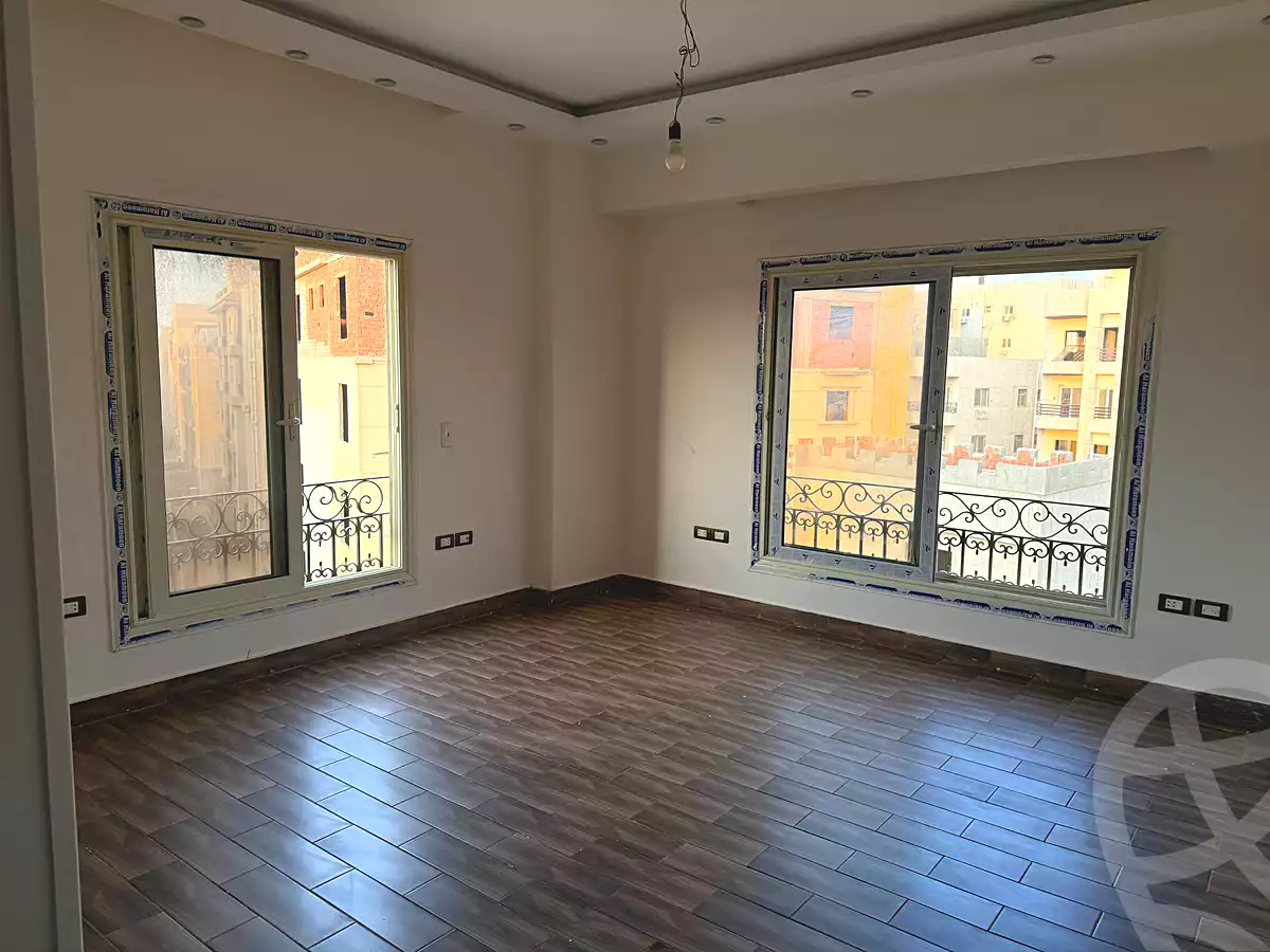 https://aqarmap.com.eg/ar/listing/7052576-for-rent-cairo-new-cairo-compounds-el-mostashareen-compound