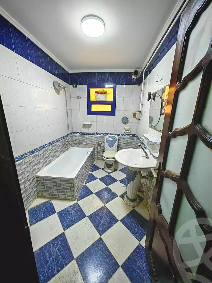 https://aqarmap.com.eg/ar/listing/7054226-for-sale-cairo-helwan-ahmed-enci-st