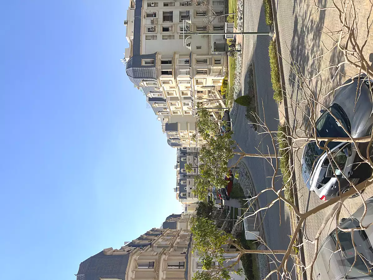 https://aqarmap.com.eg/en/listing/7054910-for-sale-cairo-new-cairo-compounds-mountain-view-hyde-park