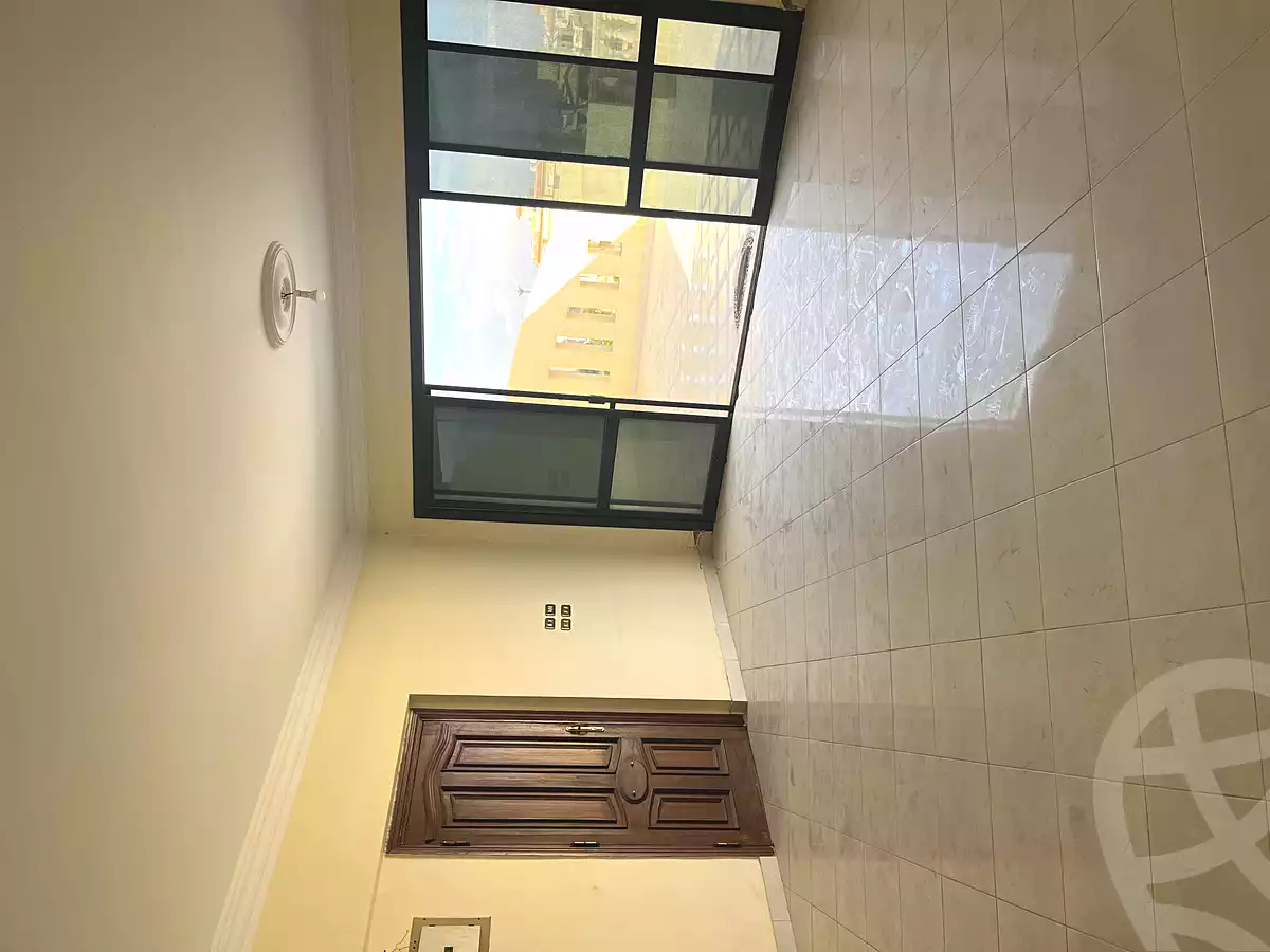 https://aqarmap.com.eg/ar/listing/7055909-for-sale-cairo-new-cairo-ganob-el-akadamiya-south-academy-b-taha-hussein-st