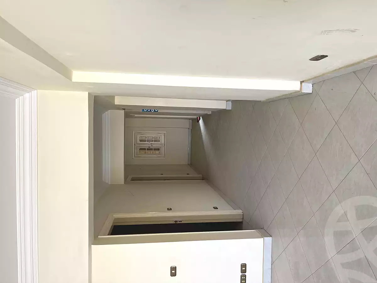 https://aqarmap.com.eg/ar/listing/7055909-for-sale-cairo-new-cairo-ganob-el-akadamiya-south-academy-b-taha-hussein-st