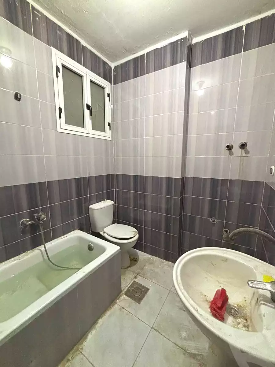 https://aqarmap.com.eg/ar/listing/7057359-for-sale-alexandria-al-agamy-lbytsh-el-hanafeya-st
