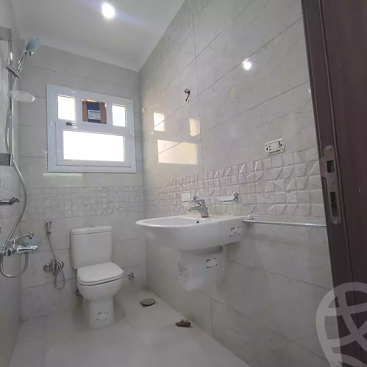https://aqarmap.com.eg/en/listing/7059412-for-rent-cairo-new-cairo-ganob-el-akadamiya-south-academy-b-taha-hussein-st