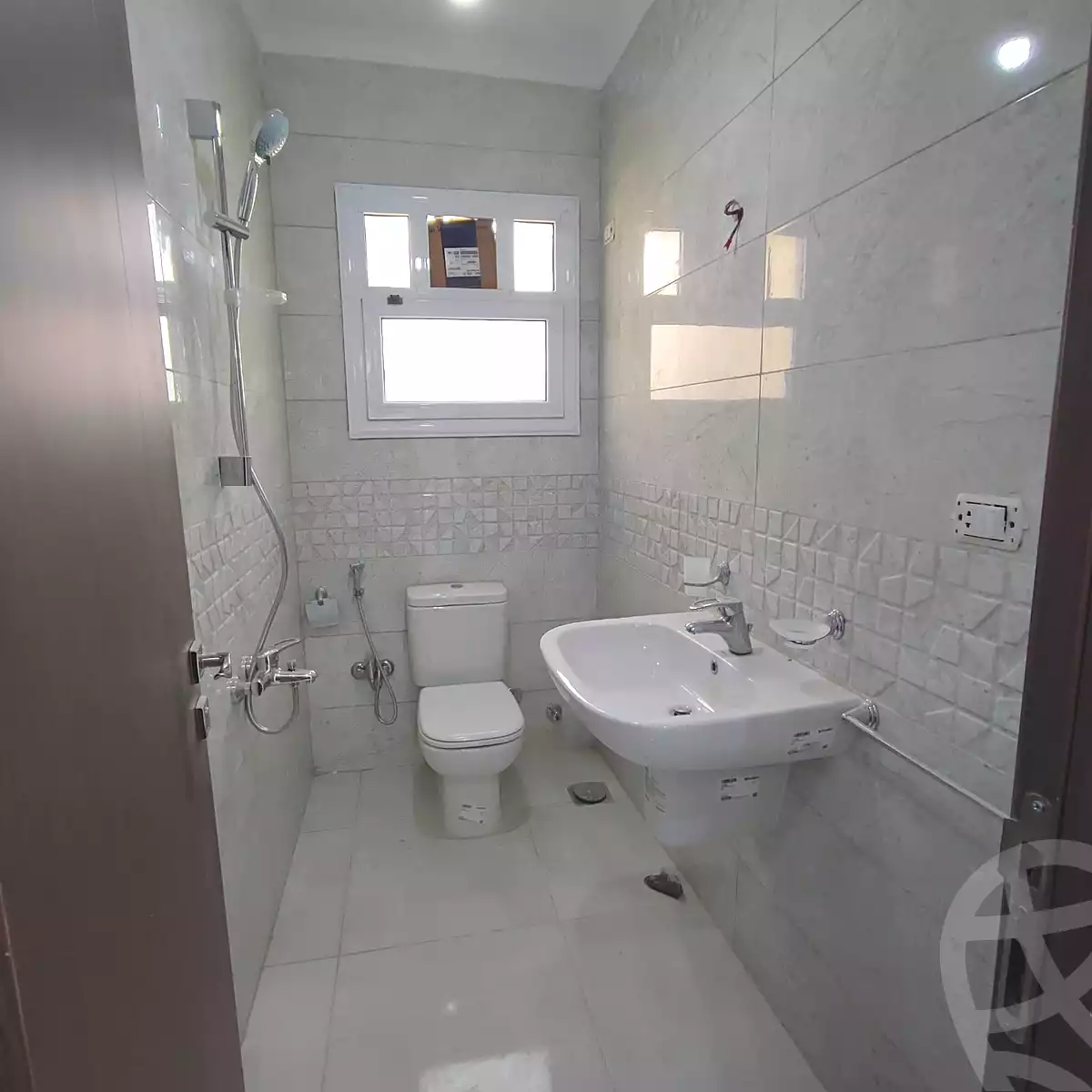 https://aqarmap.com.eg/ar/listing/7059434-for-rent-cairo-new-cairo-ganob-el-akadamiya-south-academy-b-aisha-abd-el-rahman-st