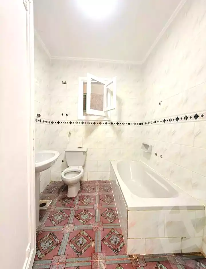 https://aqarmap.com.eg/ar/listing/7061976-for-sale-alexandria-al-agamy-shataa-el-nakheel