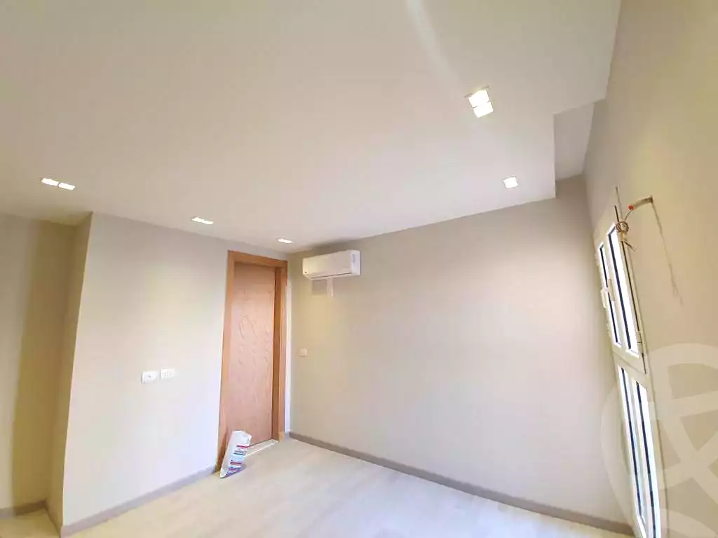 https://aqarmap.com.eg/ar/listing/7062828-for-sale-cairo-new-cairo-compounds-mountain-view-hyde-park