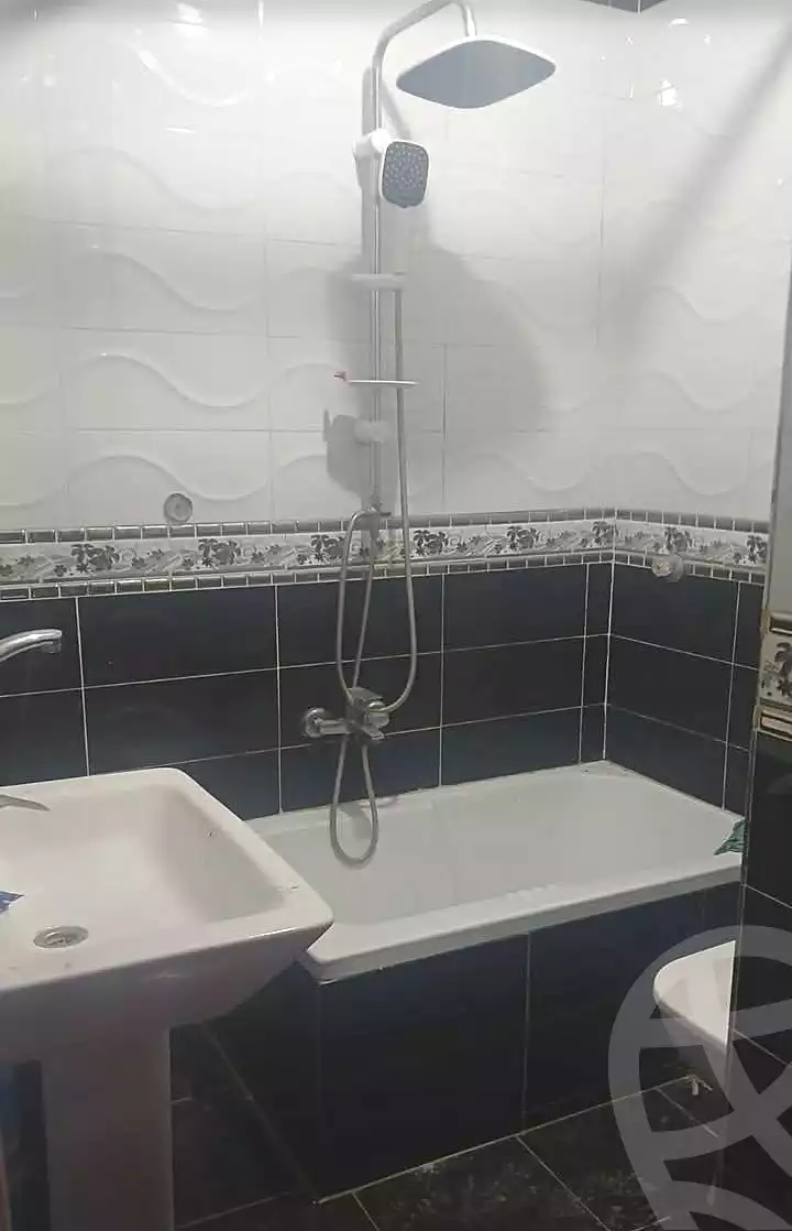 https://aqarmap.com.eg/ar/listing/7066130-for-sale-alexandria-al-agamy-el-hanouvel-el-warsha-st