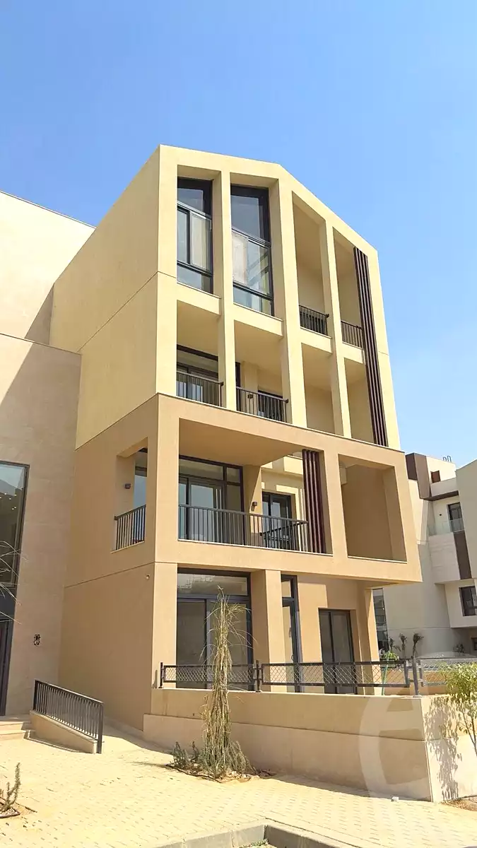 https://aqarmap.com.eg/ar/listing/7068073-for-sale-cairo-el-sheikh-zayed-city-lshykh-zyd-ljdyd-vye
