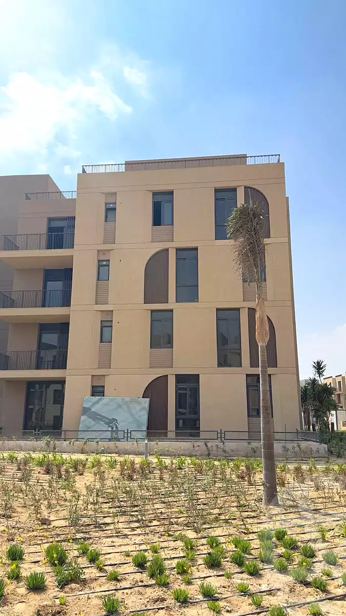 https://aqarmap.com.eg/ar/listing/7068073-for-sale-cairo-el-sheikh-zayed-city-lshykh-zyd-ljdyd-vye